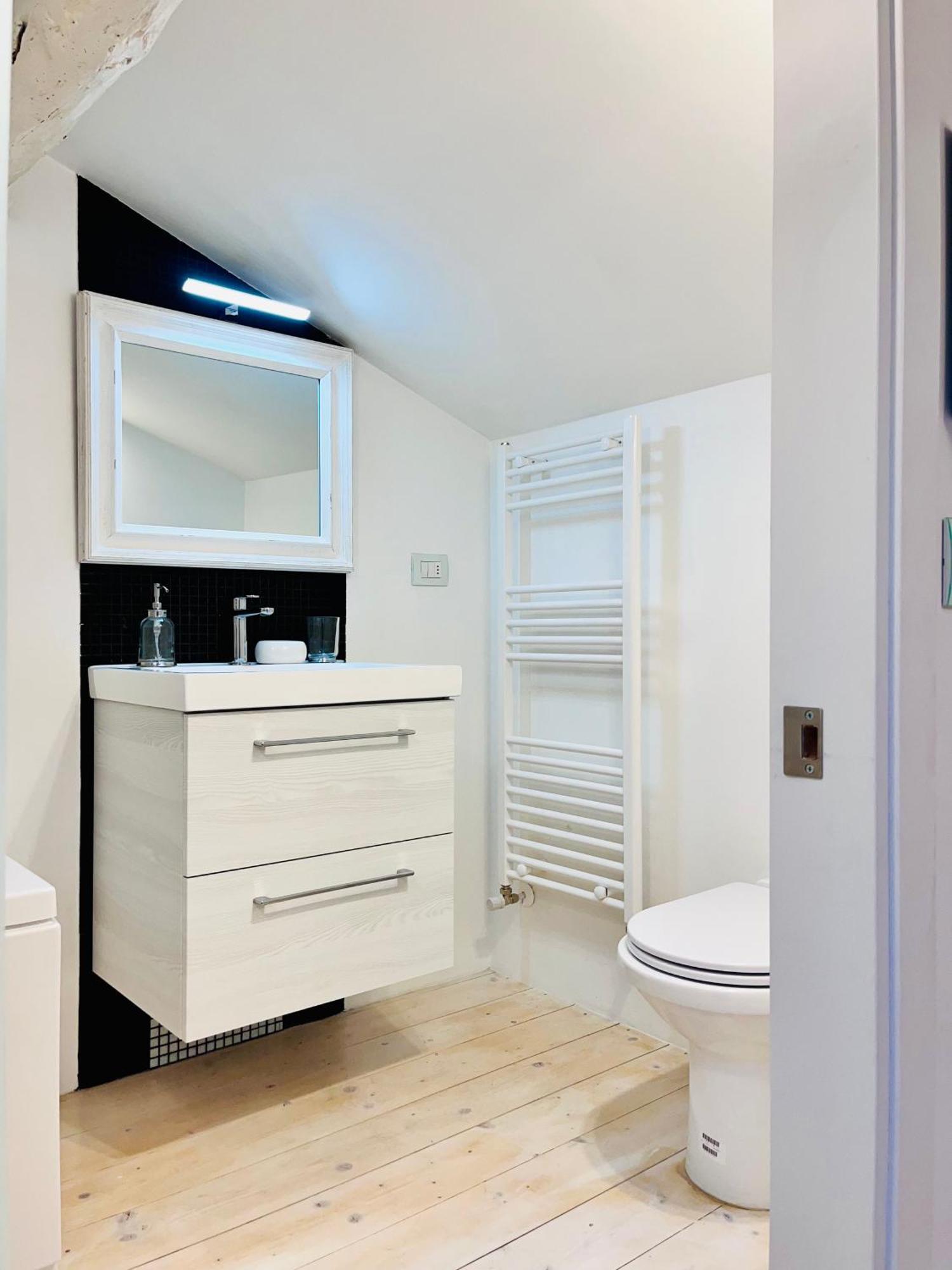 Riverside Loft Navigli - Spacious Two-Bedroom Apartment ميلان المظهر الخارجي الصورة