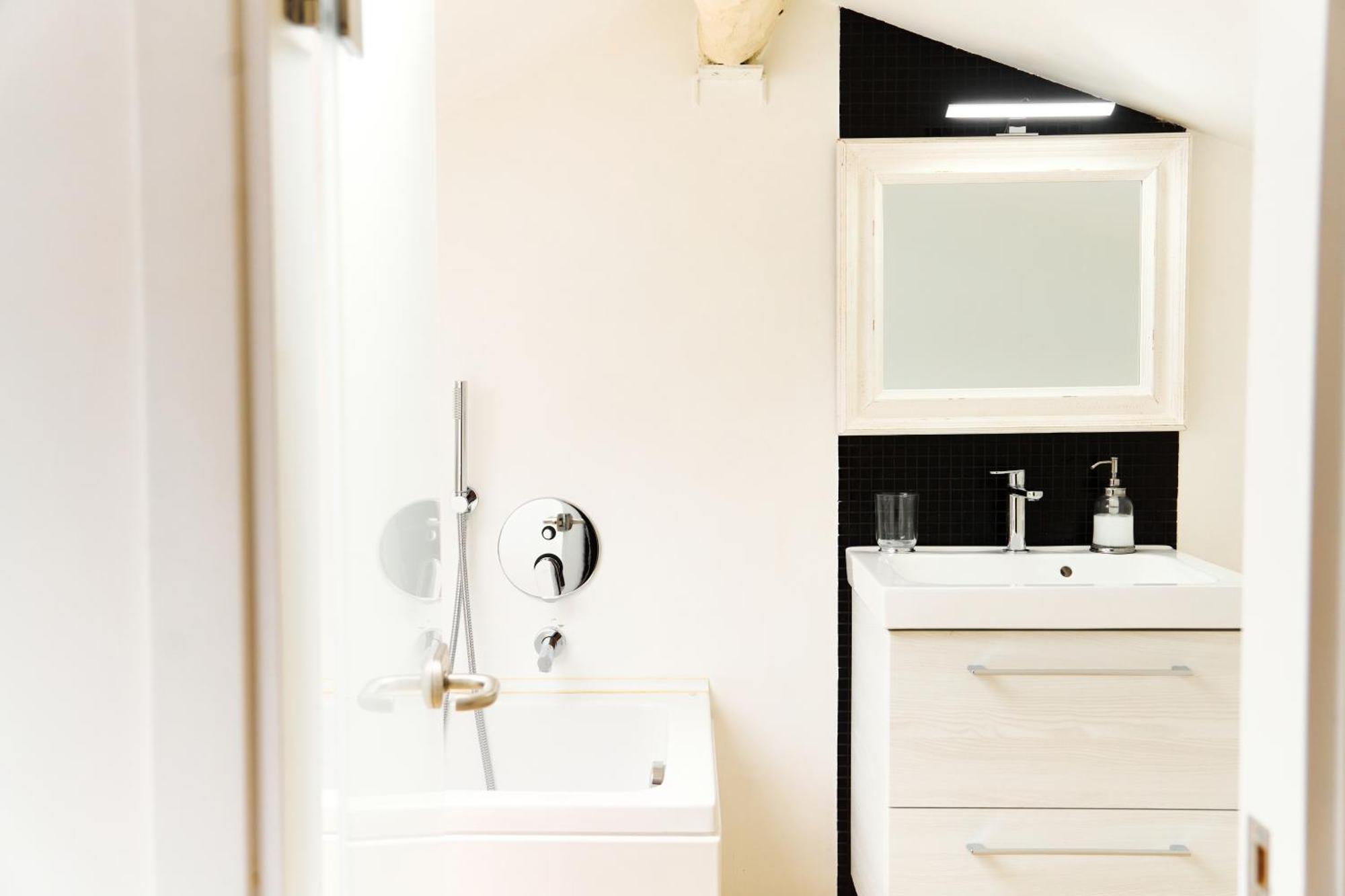 Riverside Loft Navigli - Spacious Two-Bedroom Apartment ميلان المظهر الخارجي الصورة