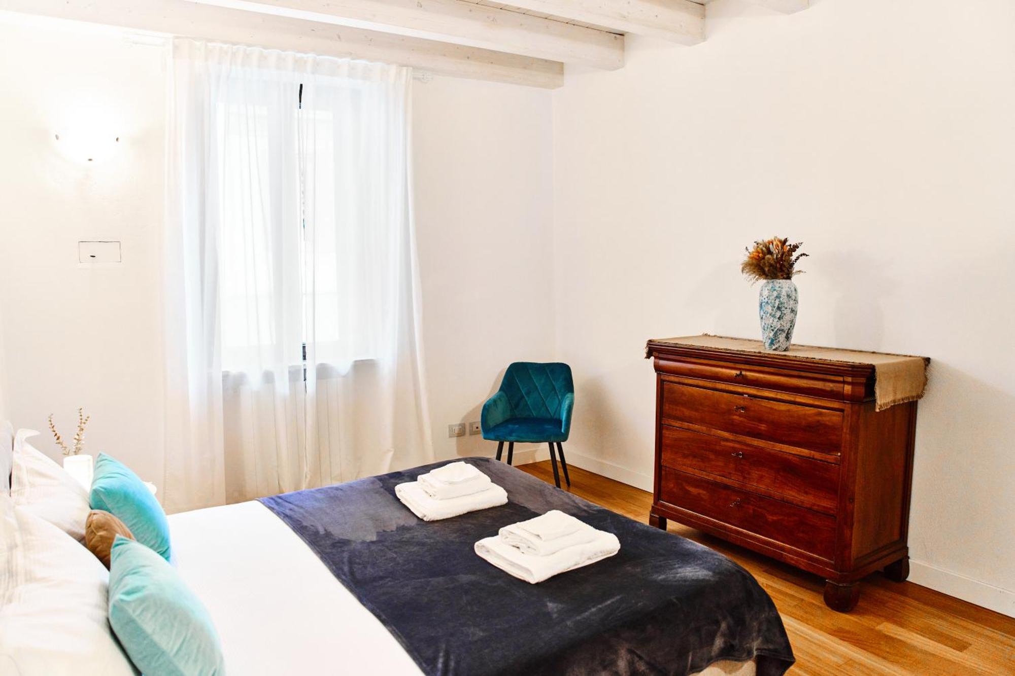 Riverside Loft Navigli - Spacious Two-Bedroom Apartment ميلان المظهر الخارجي الصورة